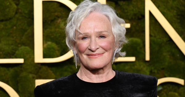Borítókép: Wow! Glenn Close bebizonyította, hogy a tökéletes ruhaválasztás 77 évesen is a kisujjában van