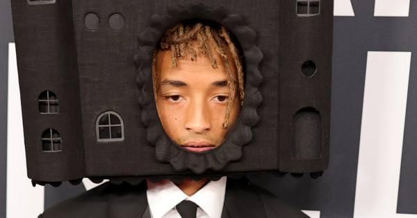 Borítókép: Jaden Smith magyar tervező kreációjában lépett a Grammy-gála vörös szőnyegére - az egész világ az ABODI-ról beszél!