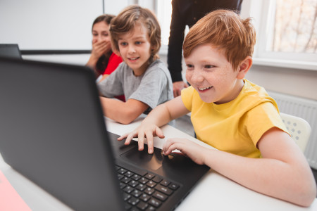 Borítókép: Már javában zajlik a beiratkozás a Logiscool második félévi kurzusaira!