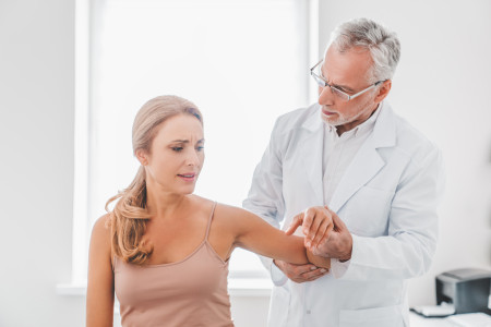 Borítókép: 5 figyelmeztető jel, hogy köszvényed lehet: ismerd fel időben a problémát!