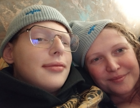 Borítókép: Lélektől lélekig – Földesi Ildikó festőművész páratlan kiállítása, amit fia tragédiája ihletett