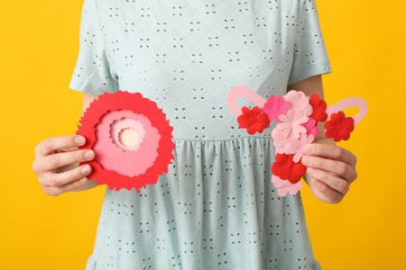 Borítókép: Az emberkereskedelem új formája: petesejt-farm ügyében nyomoznak