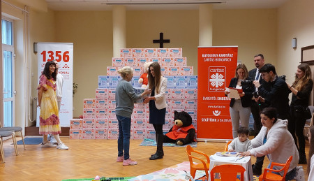 Borítókép: 15 éve Együtt a babákért – A dm tovább bővítette Együtt a babákért elnevezésű jótékonysági programját