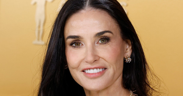 Borítókép: Visszafogott, esetlen lányból vált a vörös szőnyeg ünnepelt dívájává - Demi Moore stílusnapló