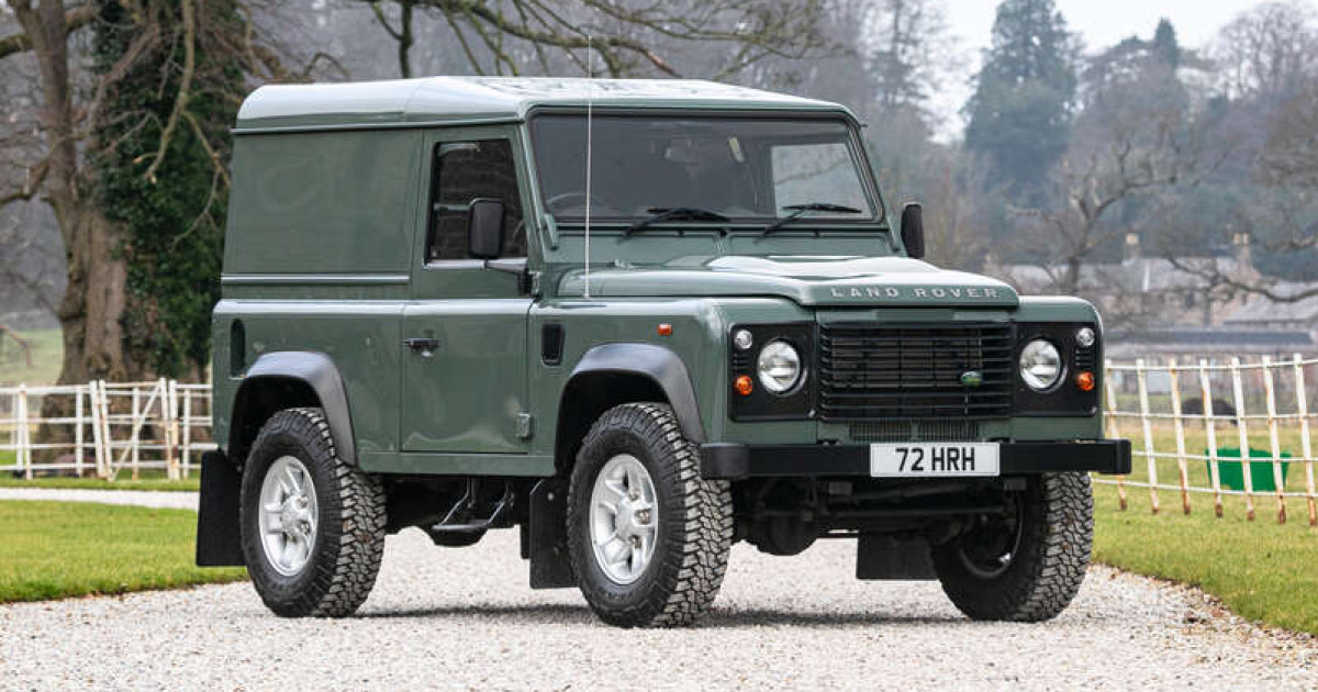 III. Károly Land Rover Defendere