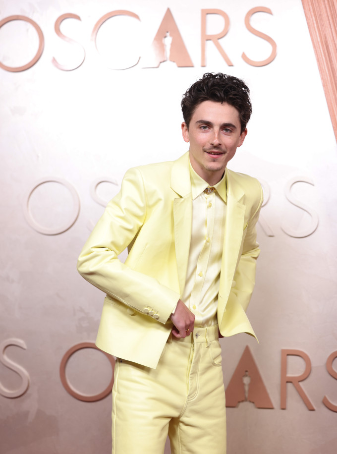 Timothée Chalamet sosem okoz nekünk csalódást a vörös szőnyeges szettjeivel!