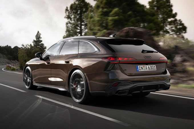Audi A6 Avant hátulról