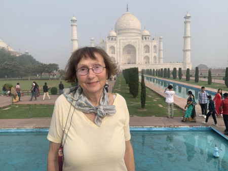 Borítókép: Milyen volt utazni a szocializmusban, és milyen ma, 70 év felett bejárni a világot? Petruzsán Zsuzsa azt javasolja a korabelieknek, utazzanak minél többet!