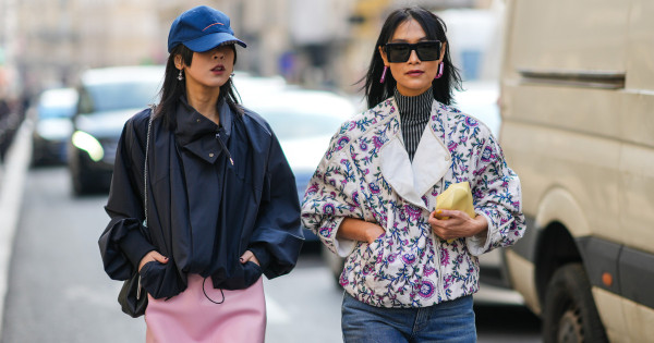 Borítókép: Uncsi már a fekete! Íme a táska, aminek 2025 tavaszán minden stílusos nő gardróbjában ott a helye