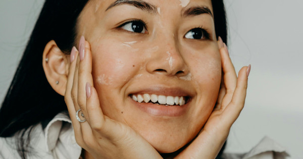 Borítókép: Az orvosok elárultak: erre a betegségre utalhatnak az arcon megjelenő piros foltok és hajszálerek!