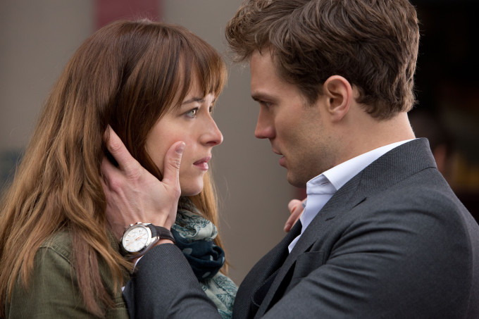 Christian Grey a A szürke ötven árnyalata-könyvekben nagyjából az egész világot meg tudta volna venni Anának.