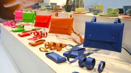 Borítókép: Kézműves manufaktúrákat üzemeltet a Magyar Református Szeretetszolgálat, ezzel munkalehetőséget biztosítva hátrányos helyzetű helyi lakosoknak