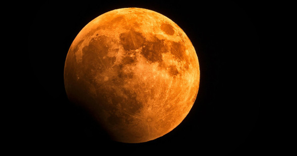 Borítókép: 4 csillagjegy, akinek az élete hatalmas változást vesz a márciusi teliholdas holdfogyatkozás miatt - energiái egy évig velük maradnak!