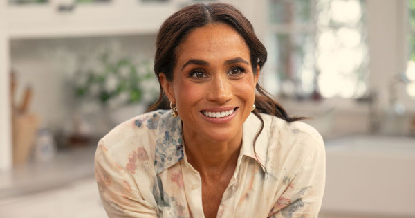 Borítókép: Kopizd le a stílusát: Meghan Markle fast fashion nadrágja több mint tökéletes választás erre a tavaszra