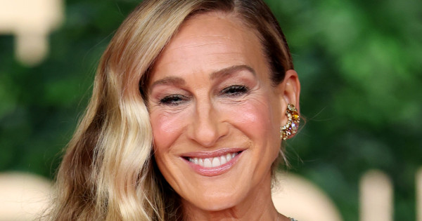 Borítókép: Középszerű kislányból a vörös szőnyeg legnagyobb dívája - Sarah Jessica Parker stílusnapló