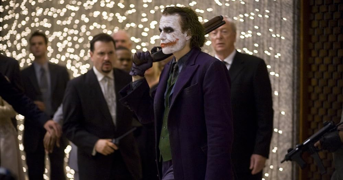 Heath Ledger és a háttérben Michael Caine