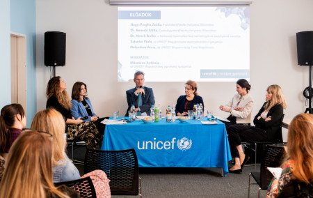 Borítókép: A gyerekek egyre súlyosabb mentális kihívásokkal küzdenek, az iskolapszichológusok azonban túlterheltek: az UNICEF Magyarország friss kutatása