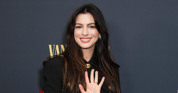 Borítókép: Ez a 3 perces gyakorlat hihetetlenül formálja a testet és felér egy teljes edzéssel - Anne Hathaway edzője esküszik rá!