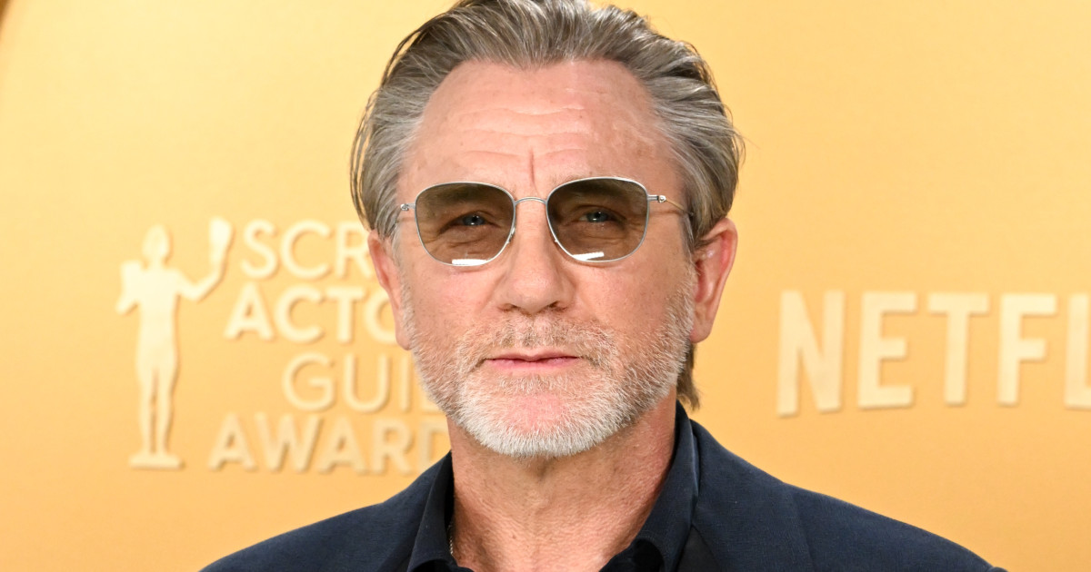 Stílusbaki? Ugyan! Daniel Craig meggyőzött minket, hogy az inget így is lehet viselni