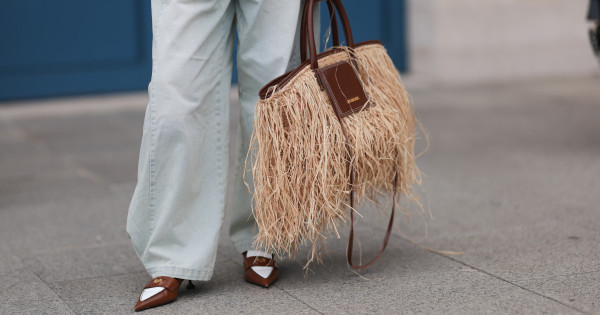 Borítókép: Tuti vételek! 10 trendi farmer 15 ezer forint alatt, amivel nem lőhetsz mellé ebben a szezonban
