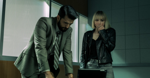 Borítókép: Húsvéti Netflix-bakancslista: A 10 legjobb minisorozat, amit a hosszú hétvége alatt ledarálhatsz