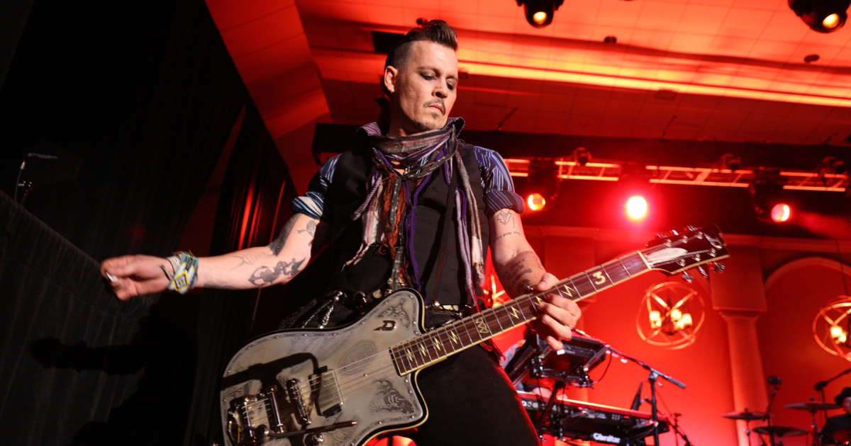Johnny Depp gitárral