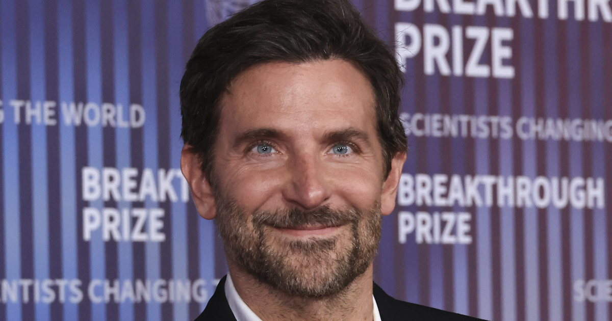 Bradley Cooper ruhaválasztása annyira tavaszias, hogy szinte már kihagyhatatlan