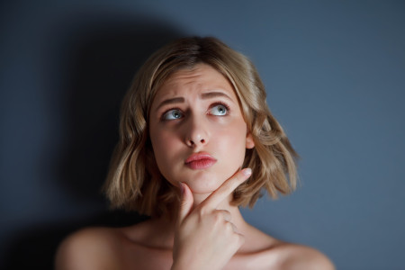 Borítókép: Már aludni sem tudsz a problémáidtól? 6 tipp, hogyan állítsd meg a túlgondolást