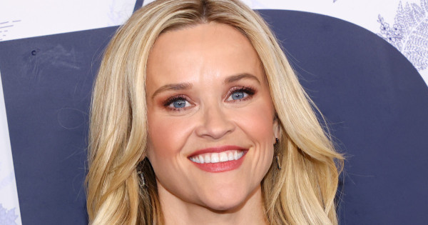Borítókép: Reese Witherspoon legalább 10 évvel fiatalabbnak néz ki a koránál - ennek az alapozónak köszönheti a fiatalos megjelenését!