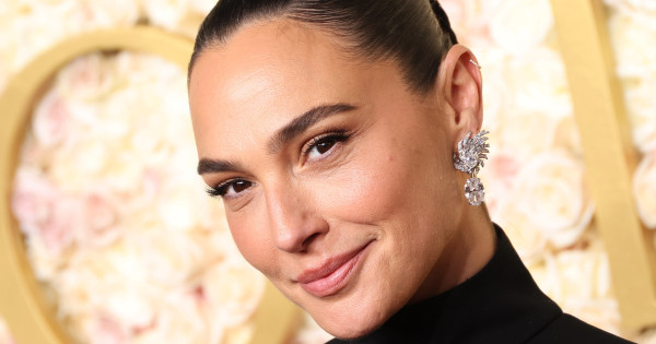 Borítókép: Tudjuk, hogy csinálja! 10 időtálló stílustrükk, amire Gal Gadot évek óta esküszik