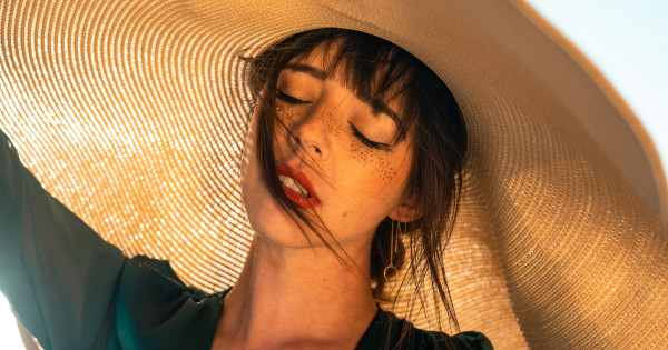 Borítókép: 5 kollagéngyilkos szokás, ami tönkreteszi a bőrödet: felgyorsítják az öregedést és segítik a ráncok kialakulását