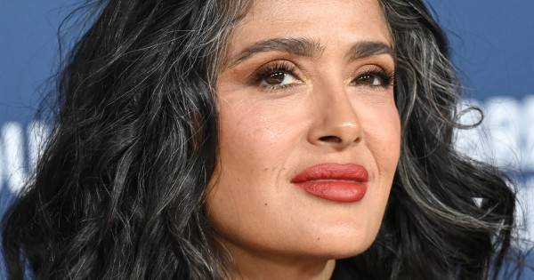 Borítókép: 10 híres nő, aki bizonyítja, hogy lehet méltósággal öregedni és élvezni a korral járó változásokat - még mindig ugyanolyan gyönyörűek, mint 20 éve!