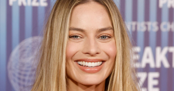 Borítókép: Margot Robbie bemutatja: a fürdőruha, ami erősen kihagyhatatlan idén nyáron