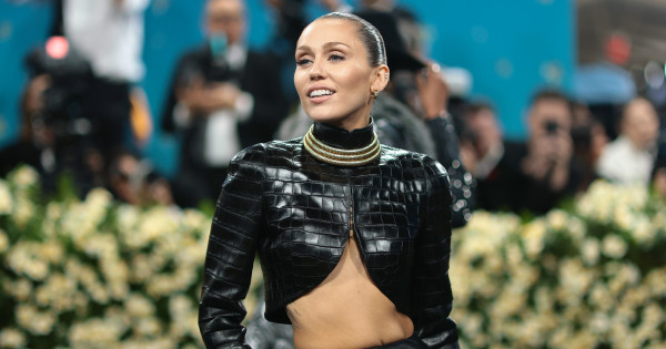 Borítókép: Eláll a lélegzet! 12 sztár, aki felejthetetlen szettet viselt a 2025-ös MET-gálán