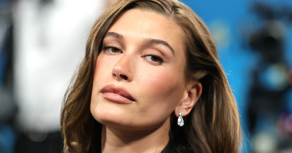 Borítókép: Az érzékeny bőr számára megváltás Hailey Bieber kedvenc arckréme - ráadásul kevesebb mint 5 ezer forint!