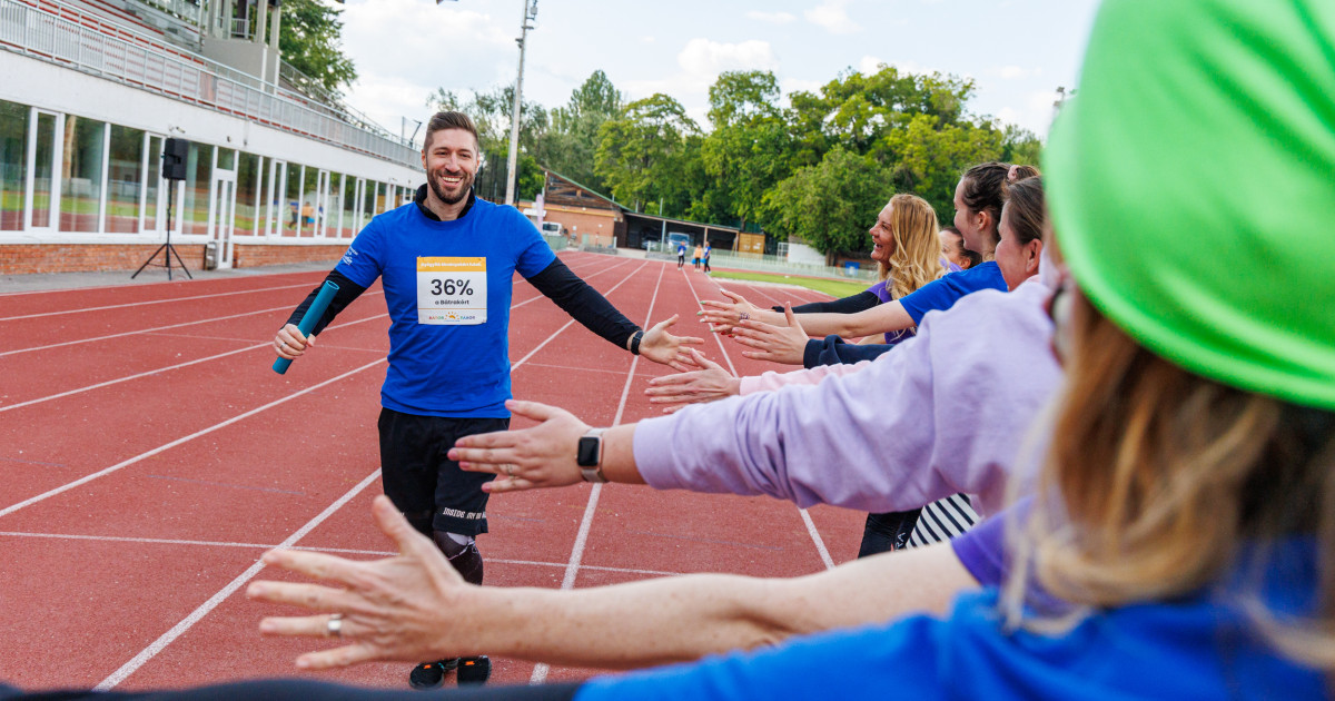 Borítókép: Szabados Ági, Rujder Vivien és Kiss Gergely is váltóban futotta le a maratont a beteg gyerekekért
