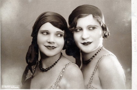 Borítókép: A lányok legjobb barátja: csodás ékszerek régi fotókon