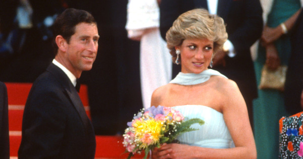 Borítókép: Diana hercegné cannes-i ruhája összefügg a halálával? Ez a furcsa története a 38 évvel ezelőtti vörös szőnyeges pillanatnak