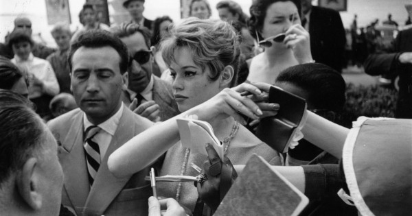 Borítókép: A nagybetűs nő! Nosztalgiázz velünk Brigitte Bardot legemlékezetesebb fotóival a cannes-i filmfesztivál 50-es és 60-as éveiből