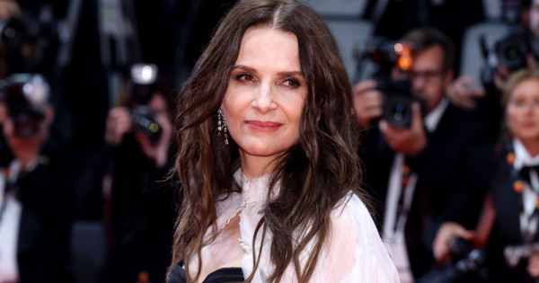 Borítókép: Az európai filmfesztiválok koronázott királynője! Juliette Binoche 40 év után visszatér a cannes-i filmfesztiválra, hogy újabb rekordot állítson fel