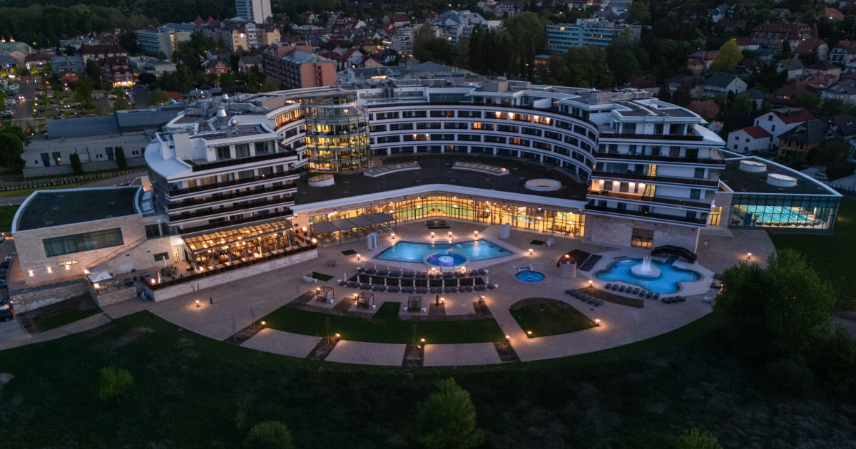 Borítókép: A természet csendjéből született új életérzés Hévízen: megnyílt a Le Primore Hotel & Spa