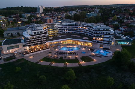 Borítókép: A természet csendjéből született új életérzés Hévízen: megnyílt a Le Primore Hotel & Spa