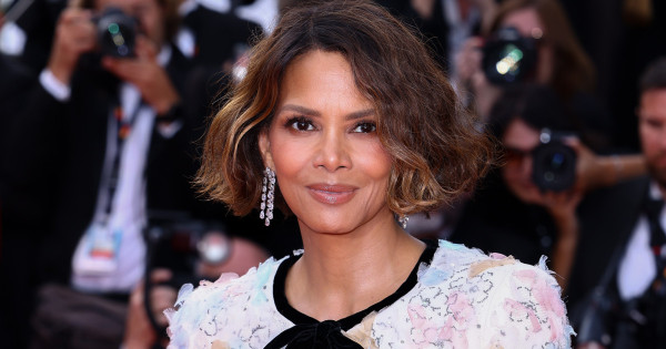 Borítókép: Halle Berry bemutatja: Ez a 2025-ös nadrágtrend kihagyhatatlan lesz idén nyáron