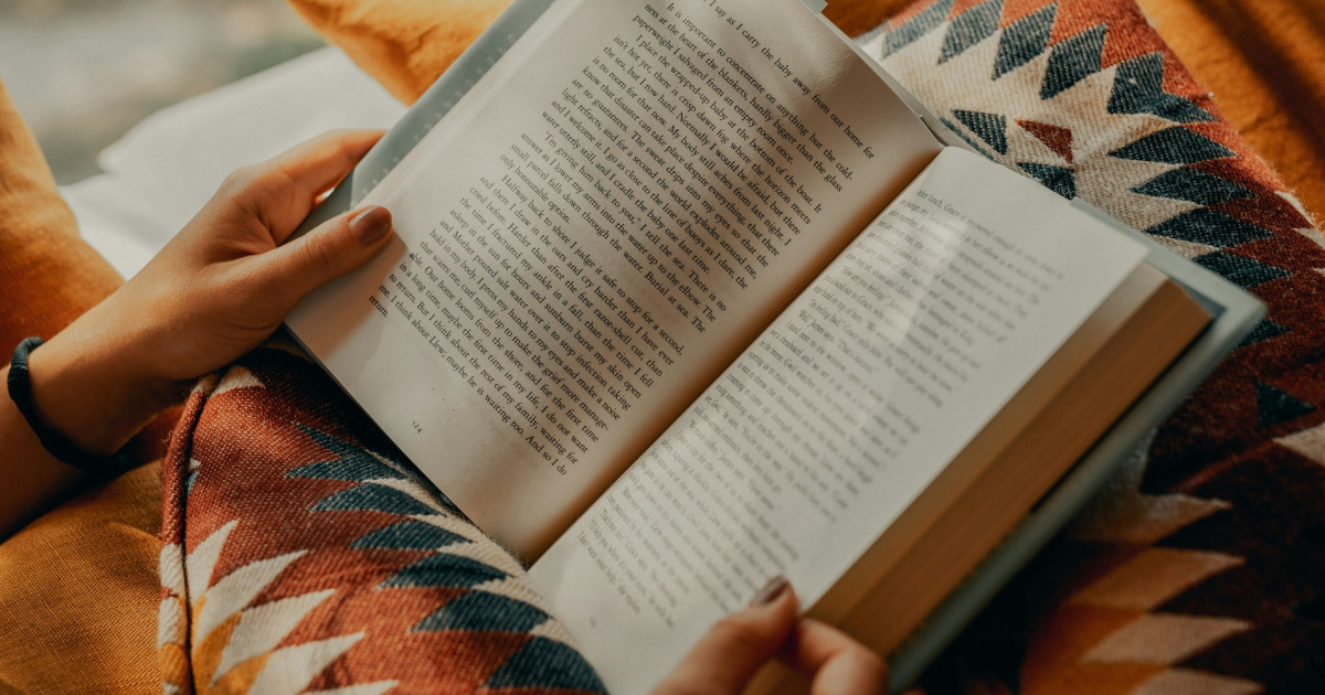 Borítókép: Így lett a trauma bestseller: 8 nő, aki megírta a kimondhatatlant és könyvével millióknak segített