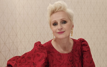 Borítókép: „Nem engedem, hogy csak úgy átsuhanjak az életen és a végén ne tudjam, merre jártam” – Interjú Iványi Orsival