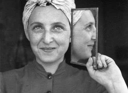 Borítókép: A kedvesség megfizethetetlen: nagy mosolyok régi fényképeken