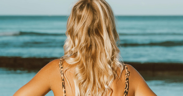 Borítókép: A hajolaj, amitől több mint 3 cm-t nőtt a vásárlók haja 5 héten belül - most erre esküszik mindenki! 