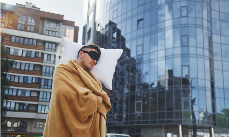 Borítókép: Életvitelünk kialakításakor csak saját biológiai szükségleteinket nem vettük figyelembe: belső óránk képtelen felvenni a technológia fejlődésének ütemét