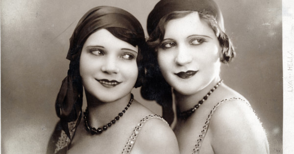 Borítókép: 17 csodás ékszer régi fotókon - avagy lenyűgöző felvételek a 20. század Magyarországáról 