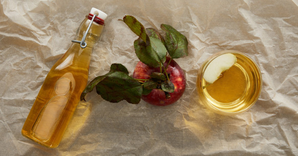 Borítókép: A szakértő elárulta: ez történik a súlyoddal és a testeddel valójában, ha rendszeresen almaecetet iszol